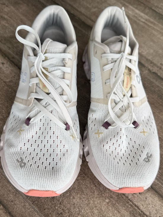 On Running Shoes - CLOUD X 4 - WOMENS 8.5 ivory sand color gently used